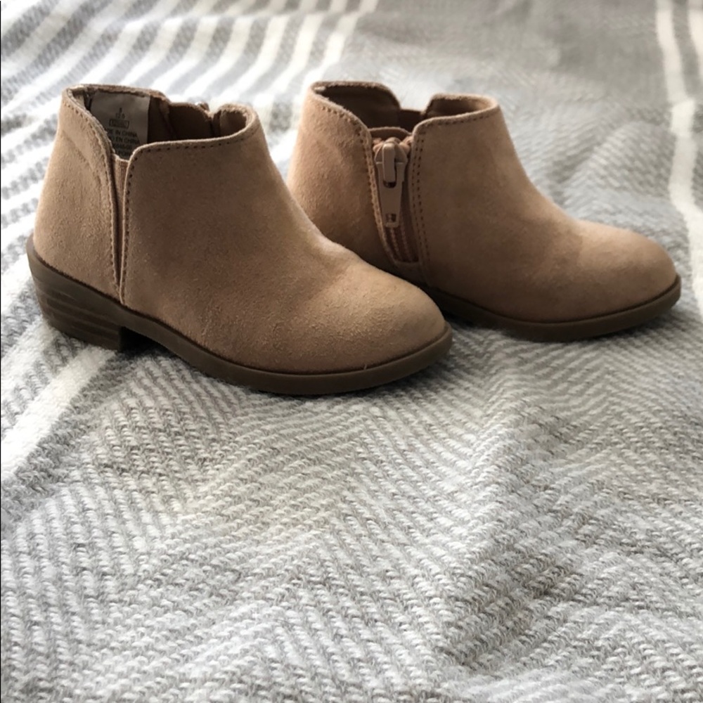 Toddler girls Old Navy booties. Size 5